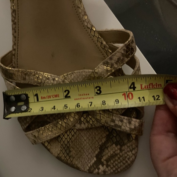 Michael Kors tan snakeskin sandals (tan / beige / gold), ankle straps, flat - Picture 9 of 10